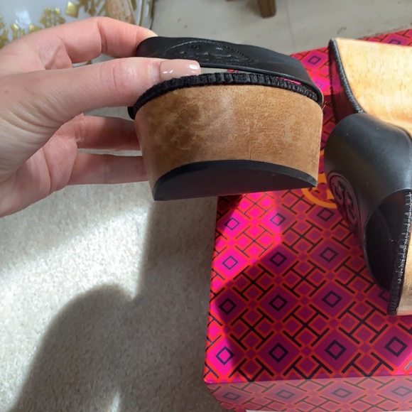 TORY BURCH WEDGE SLIDE BLACK Size 7.5 - Picture 7 of 15